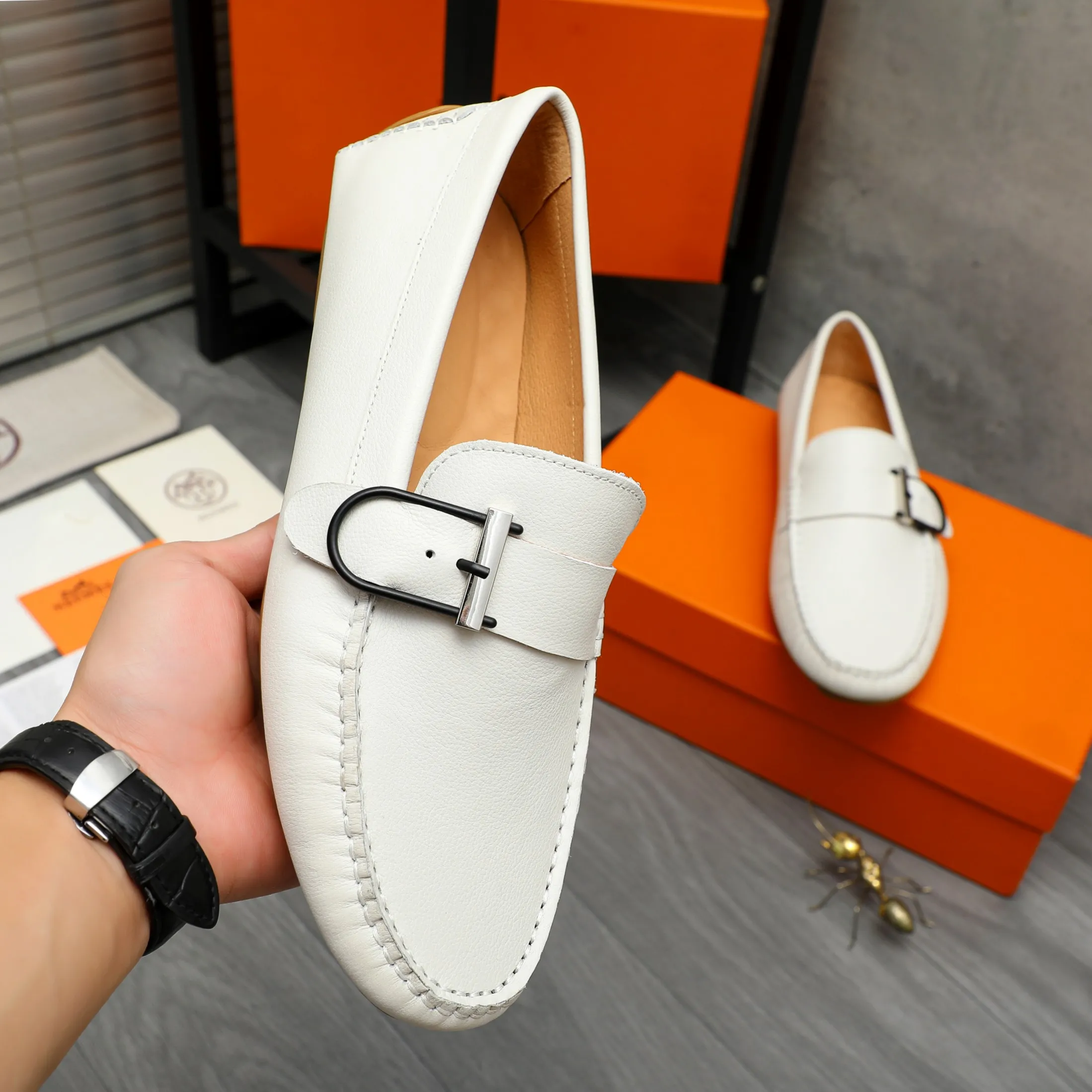 P380 Product trademark: HERMES "Hermes" casual slip-on men's shoes. Regular size: 38-44 Product material: Selected small pebbled cowhide upper, pigskin lining, rubber outsole
